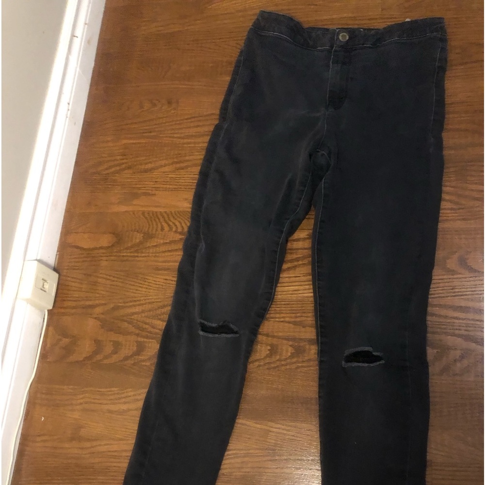 Black Jeans with holes on the knees